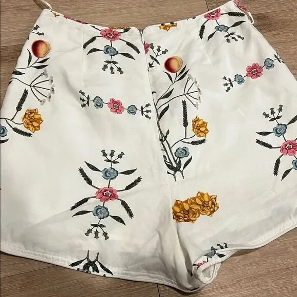 Sancia • The Sastria Shorts in Dahlia Floral - Picture 7 of 8